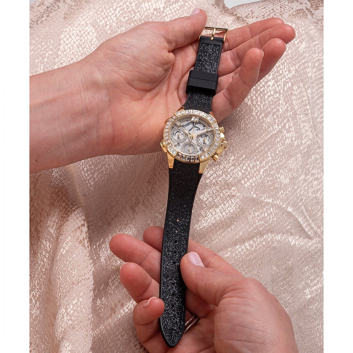 Часовник Guess GW0313L2