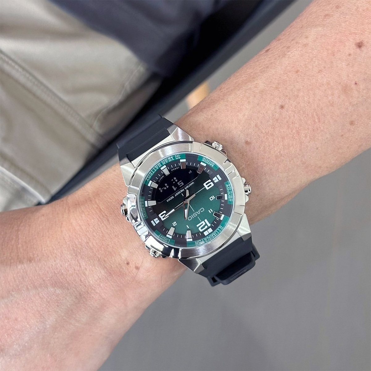 Часовник Casio AMW-870A-3AVDF