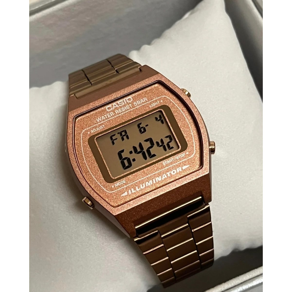 Часовник Casio B640WC-5AEF