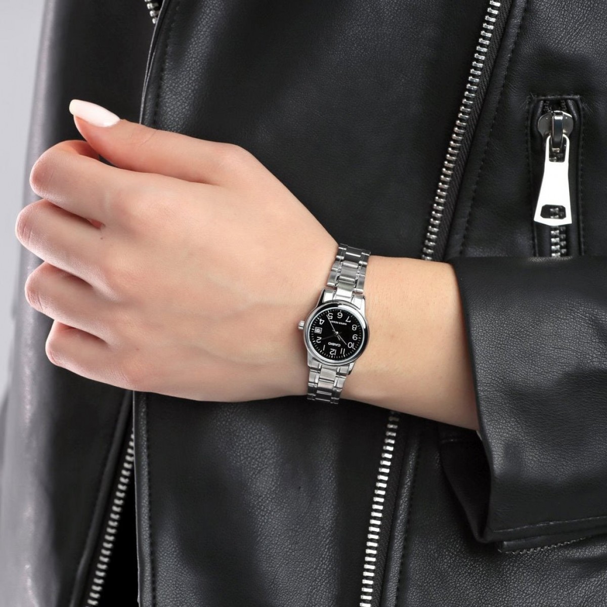 Часовник Casio LTP-V002D-1BU