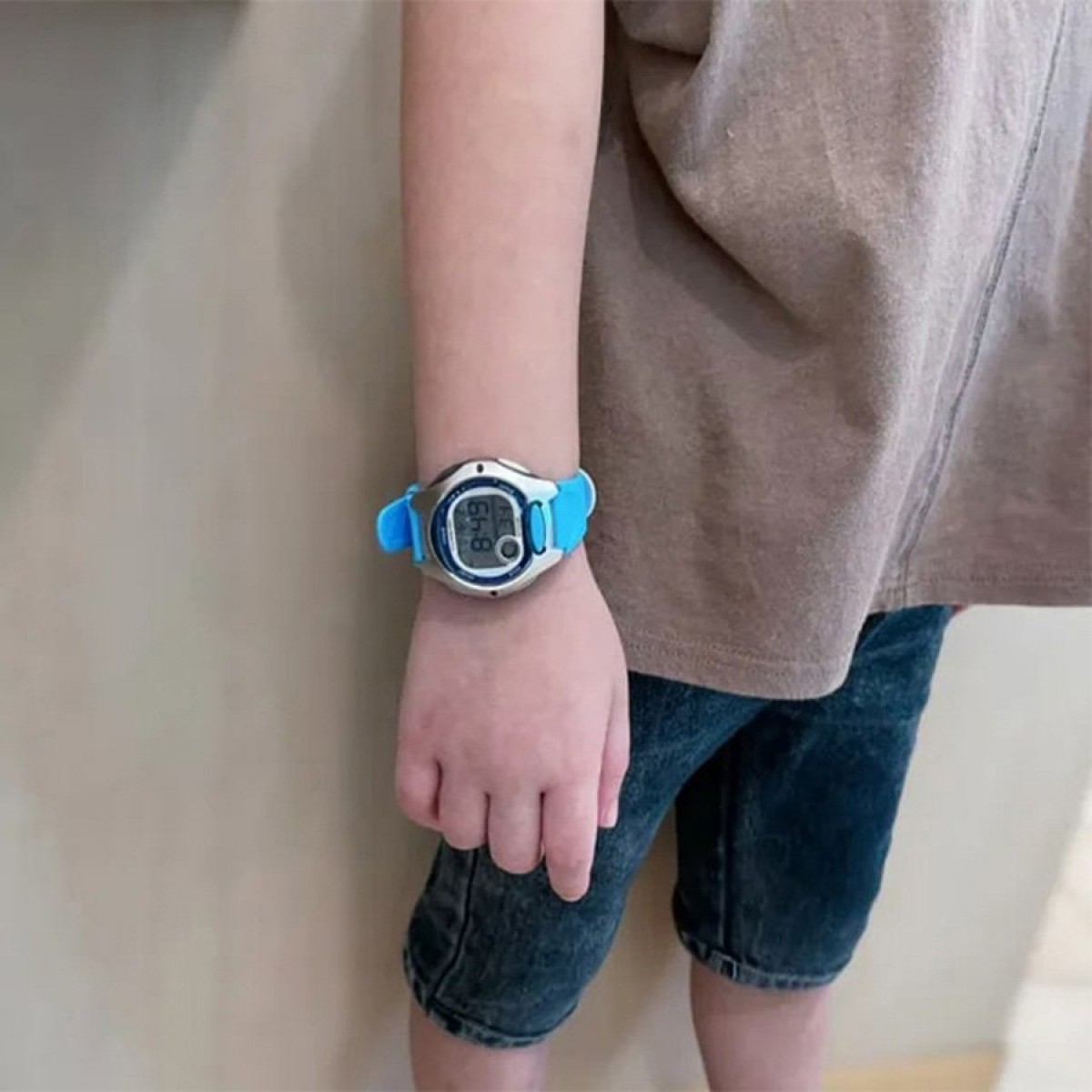 Часовник Casio LW-200-2B