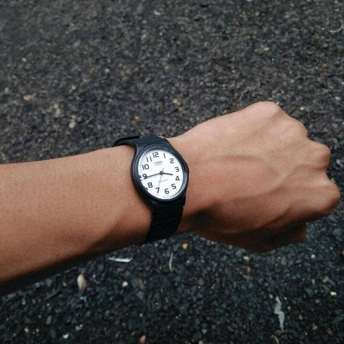 Часовник Casio MQ-24-7B2LEG