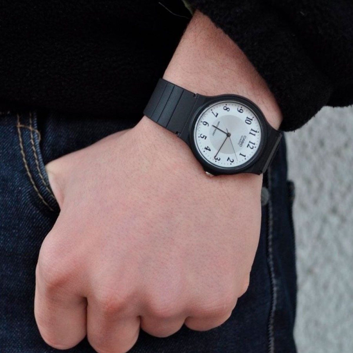 Часовник Casio MQ-24-7B3LDF