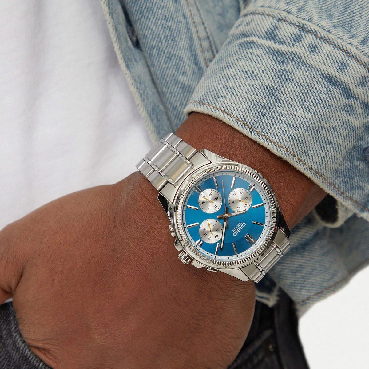 Часовник Casio MTP-1375D-2A2V