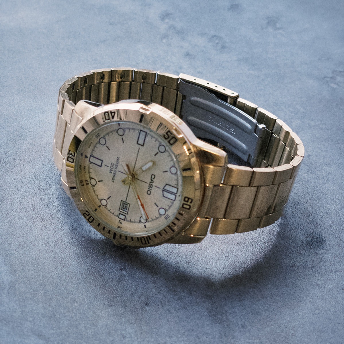 Часовник Casio MTP-VD01G-9EV