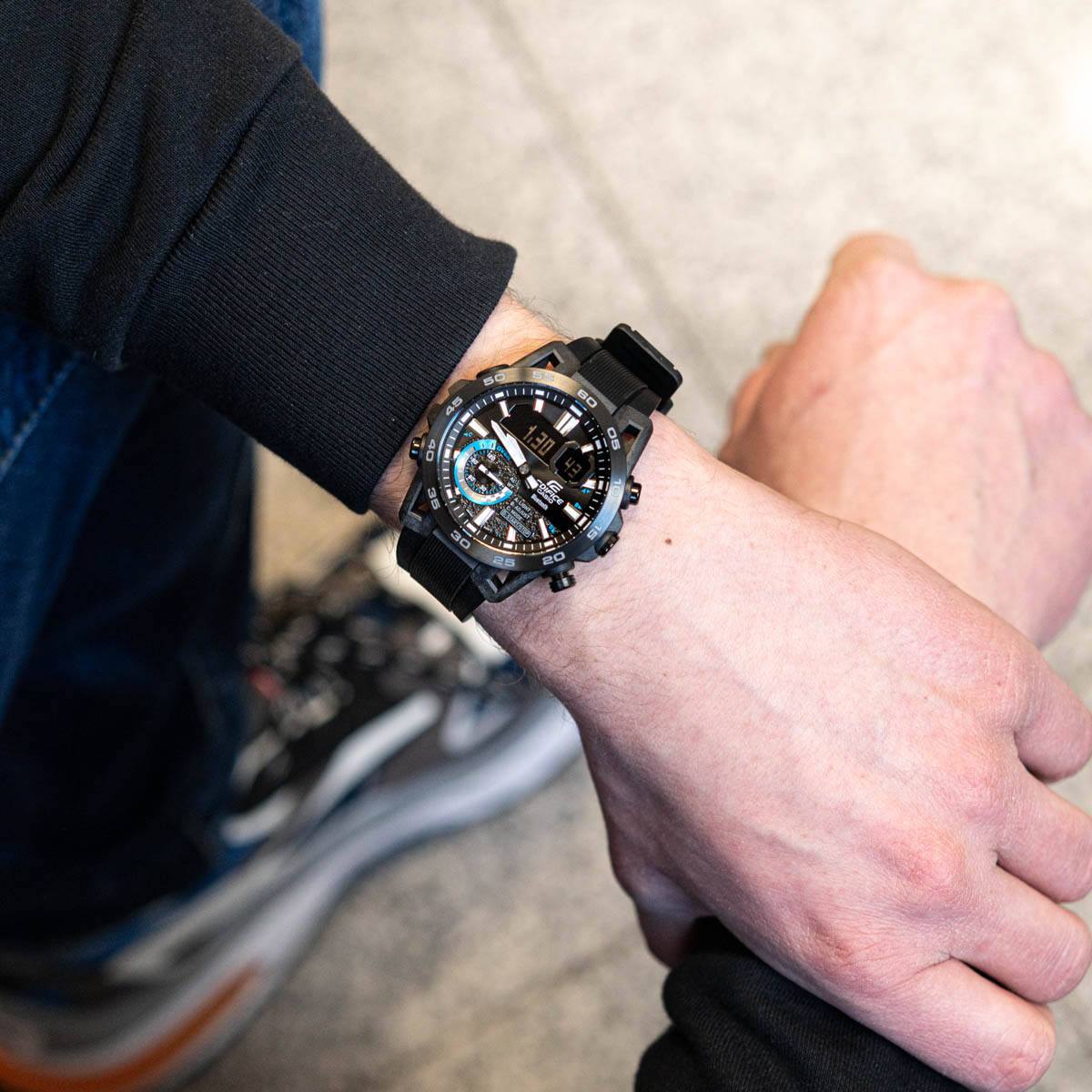 Часовник Casio Edifice ECB-40PB-1AEF