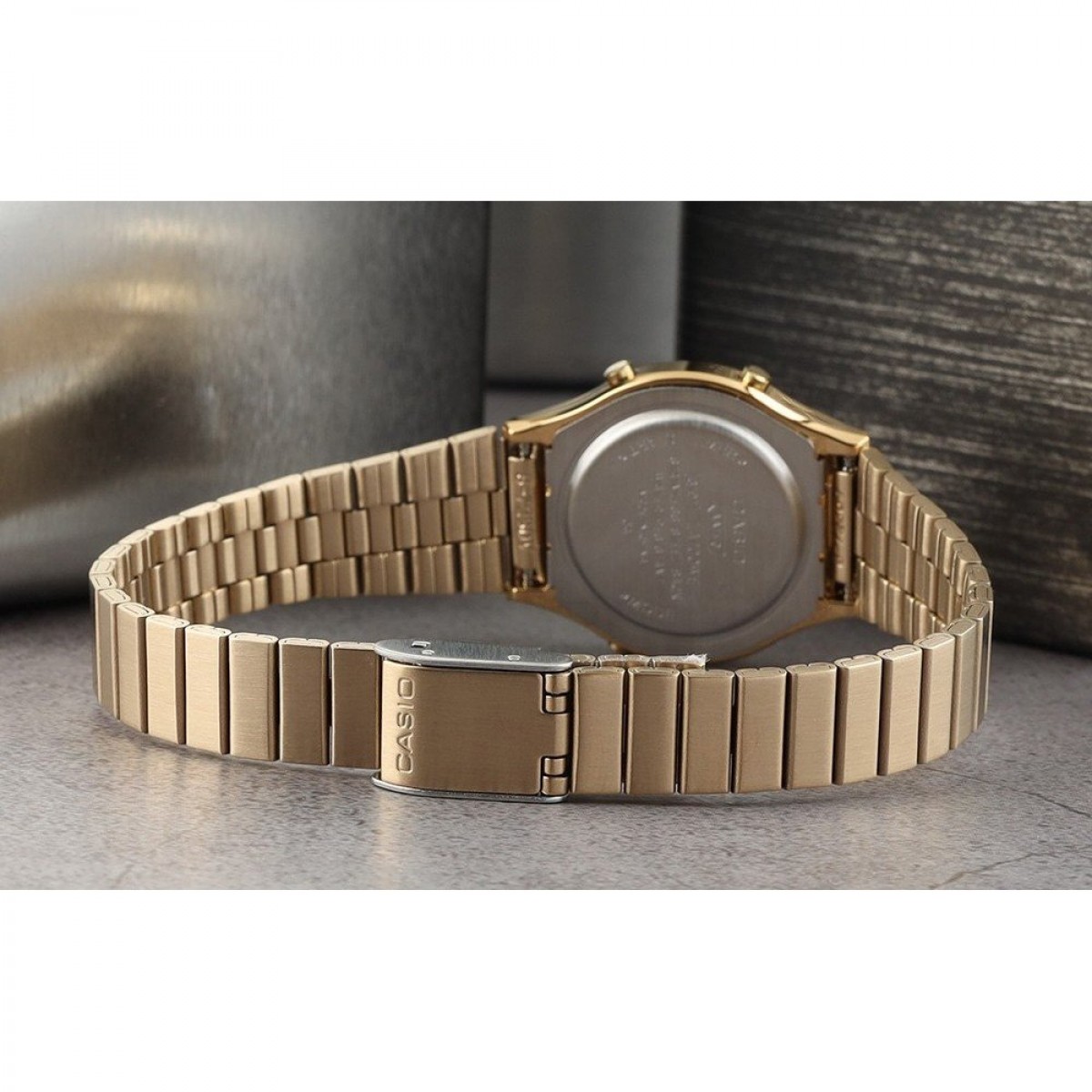 Часовник Casio LA700WEG-9AEF