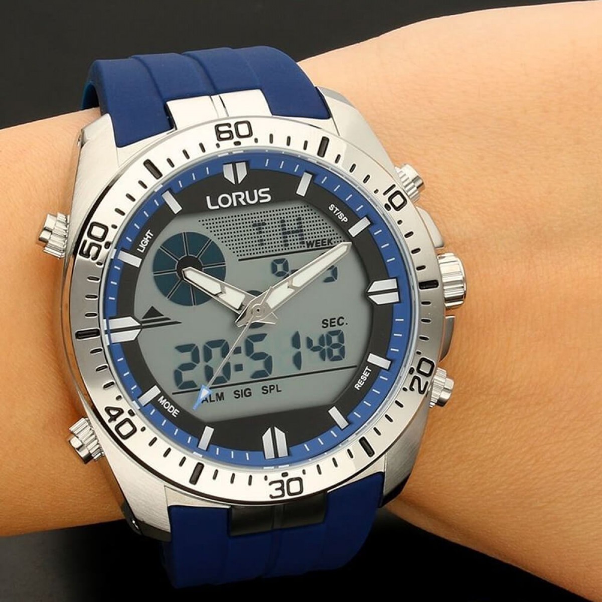 Часовник Lorus R2B09AX9