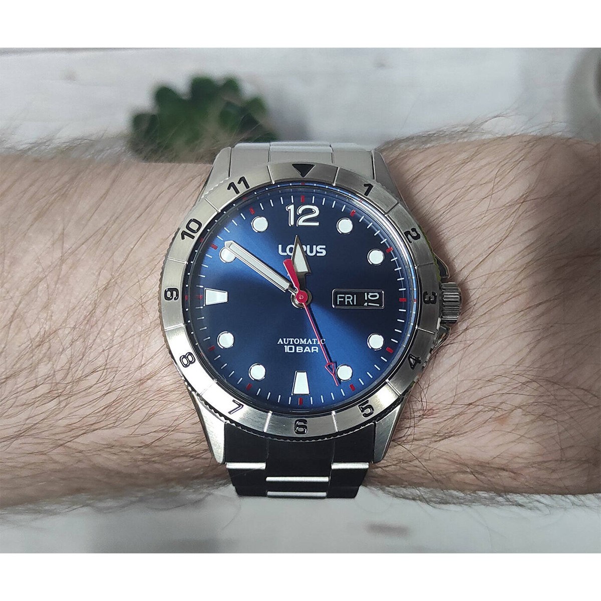 Часовник Lorus RL461BX9